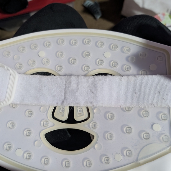 CurrentBody LED Face Mask - Picture 3 of 6